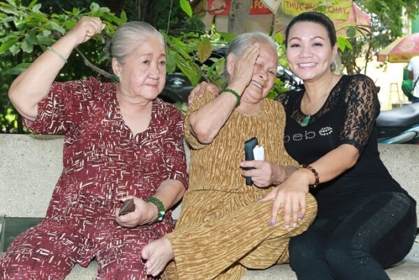 Ngọc Huyền và các nghệ sĩ cải lương gạo cội 1