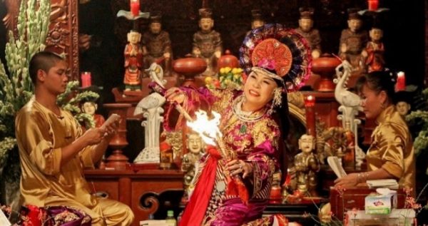 Hát văn - hầu đồng bắt nguồn từ tín ngưỡng Thờ mẫu trong dân gian